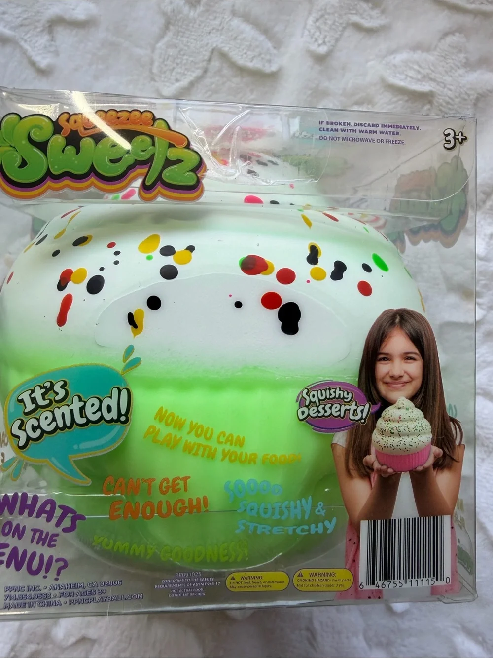 🧁💚 **NIB & SEALED – JUMBO CUPCAKE SQUISHY!** 💚🧁